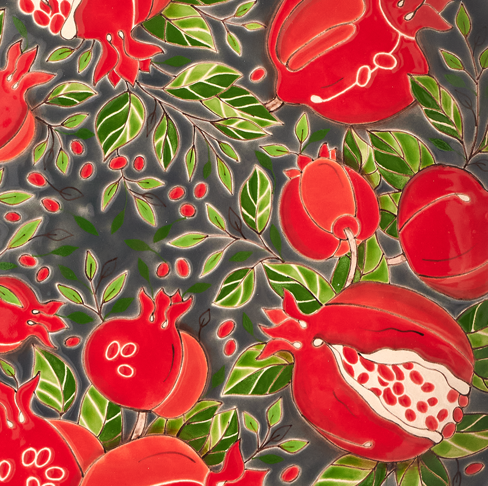 Тарелка Гранаты на сером