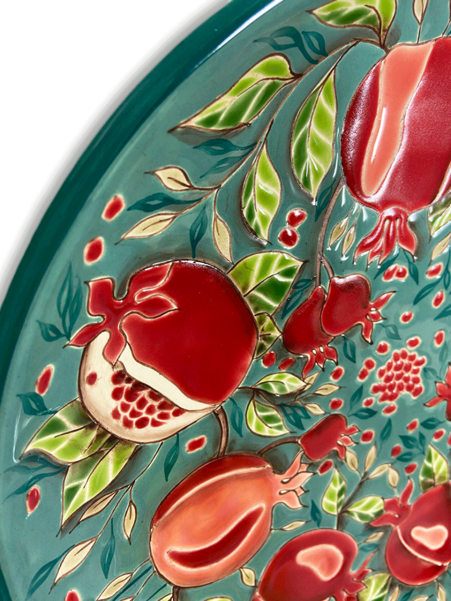 Тарелка Гранаты на зеленом